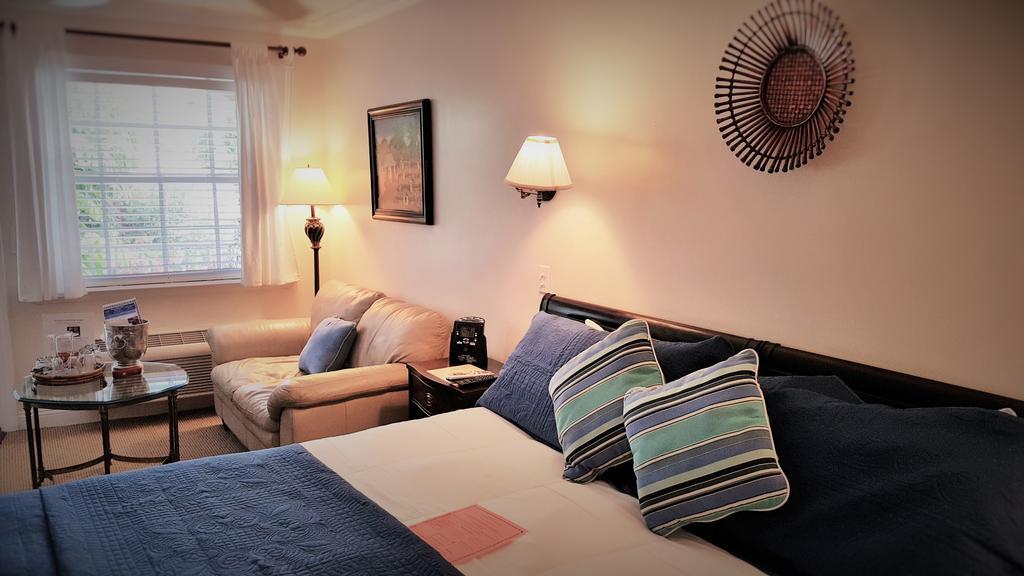 The Caribbean Court Boutique Hotel Vero Beach Exterior foto